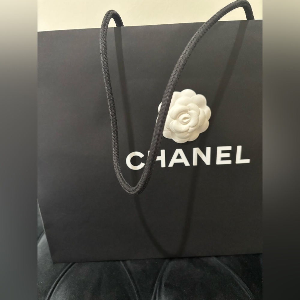 CHANEL Classic Black Shopping Tote - Picture 5 of 7